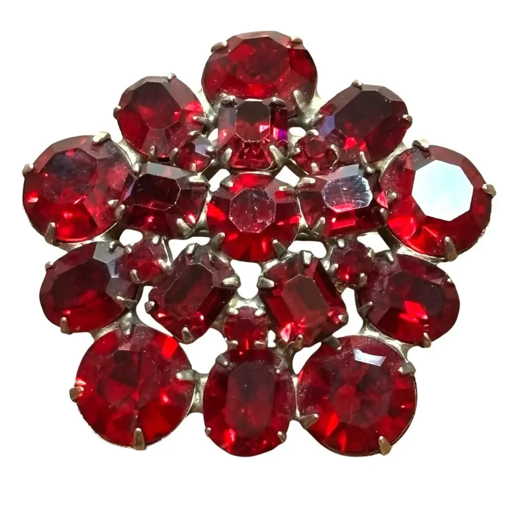 Vintage Weiss jewelry set red prong set rhinestones gold brooch & clip earrings - Picture 2 of 10